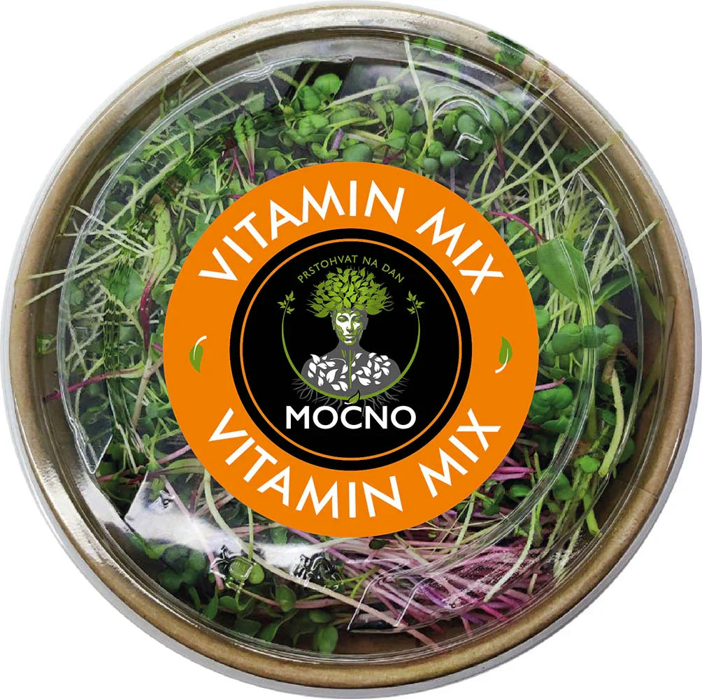 Pogled odozgo na poklopac Vitamin Mix-a. U fokusu je narandžasti dizajn etikete koji jasno ističe sastav: china rose i sango rotkva, brokoli, crvena blitva i pak-čoi.