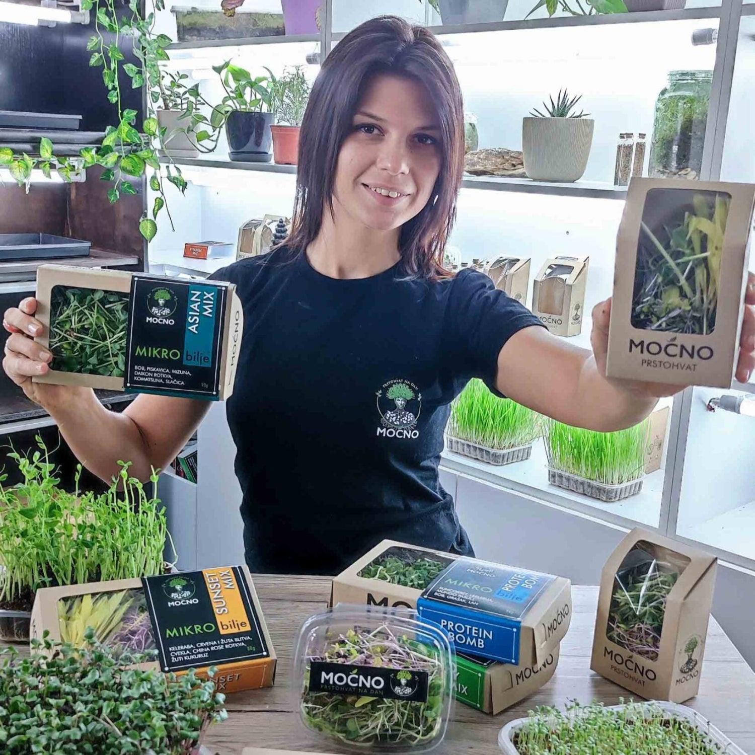 Prezentacija MOĆNO mikseva mikrobilja u ekološkim pakovanjima, uključujući Sunset Mix, Sunset Mix i Protein Mix.