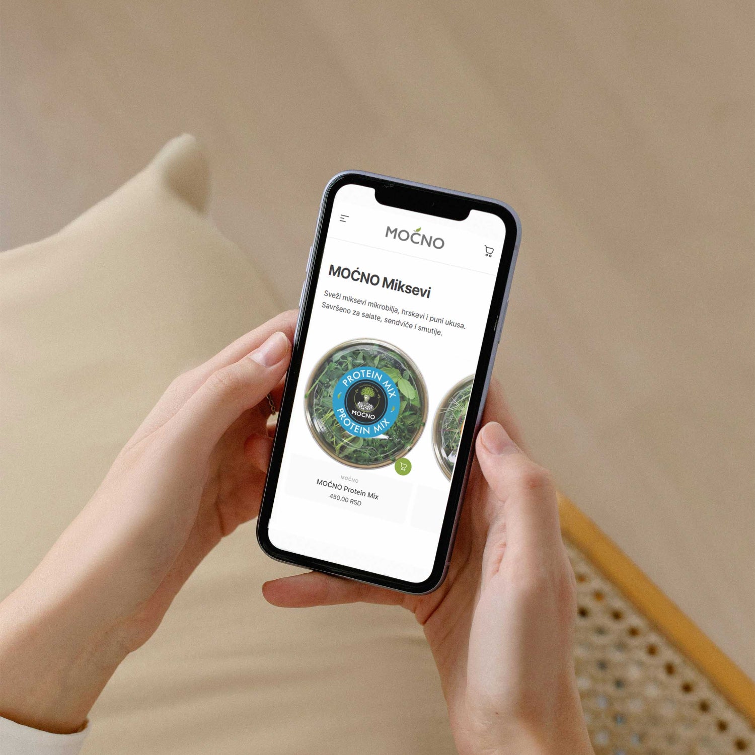 Korisnik naručuje MOĆNO Protein Mix mikrobilje preko Shopify e-commerce aplikacije na mobilnom uređaju.