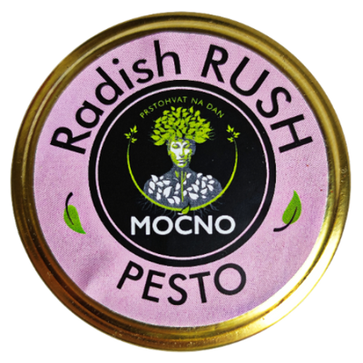 Shot of the jar lid from above. The focus is on the purple circular label with the MOĆNO logo and the name "Radish Rush Pesto", symbolizing spiciness and the richness of vitamins A, C, and E.